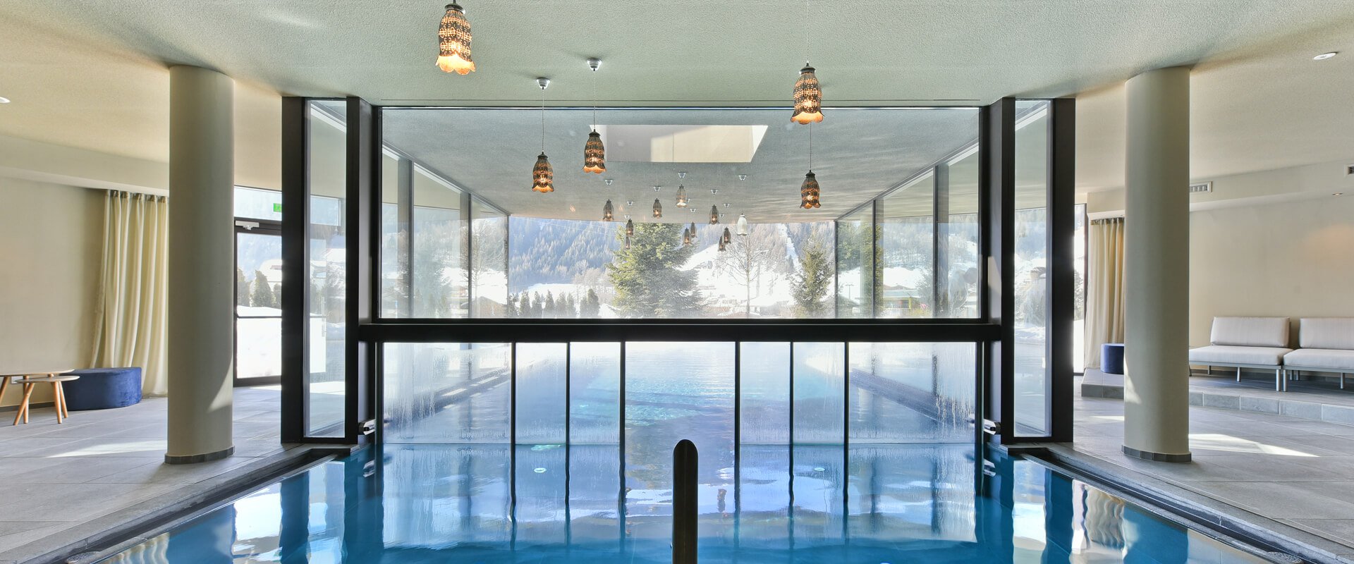 indoor-outdoor-schwimmbad-tuere